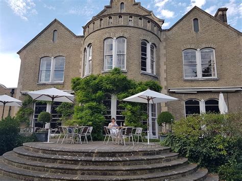 Hotel Felix Review: What To REALLY Expect If You Stay.